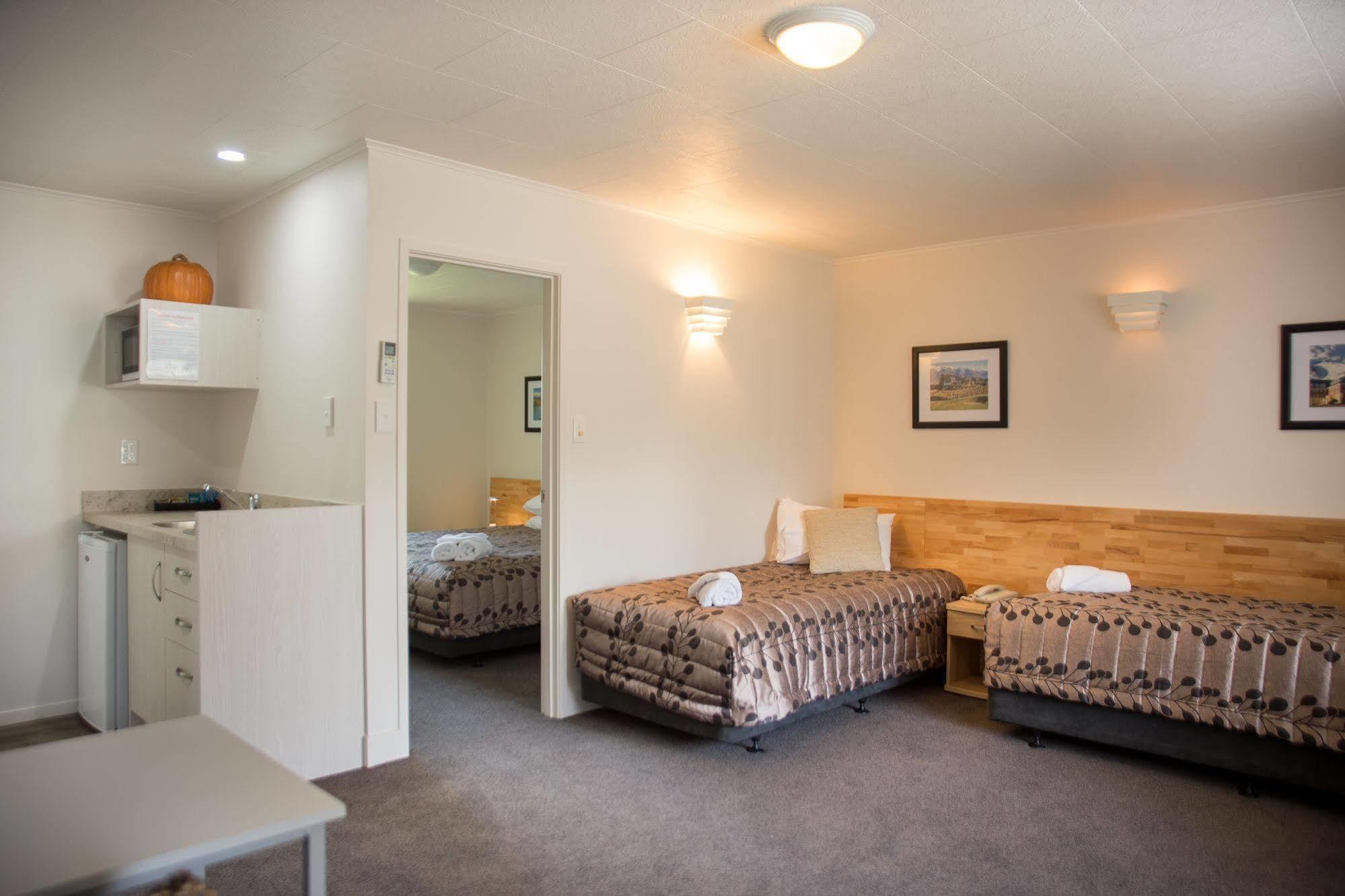 Motel Colonial On Gladstone Gisborne Esterno foto