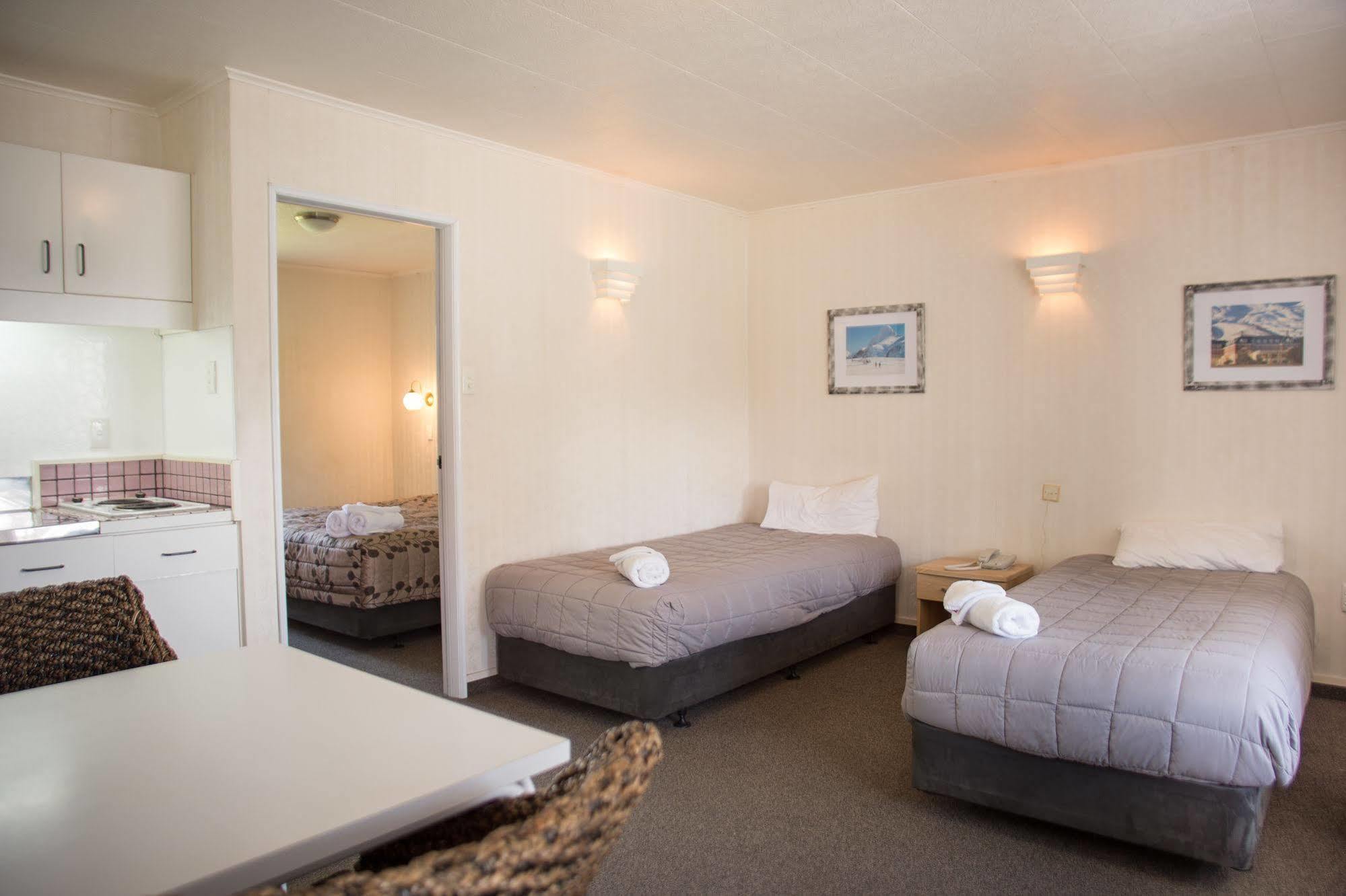 Motel Colonial On Gladstone Gisborne Esterno foto